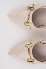 Muggo ELVİA Sivri Burun Arkası Açık Metal Aksesuarlı Kadın Kısa Topuklu Ayakkabı