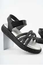 Sandales orthopédiques légères Muggo JAZZ pour filles, conçues pour un usage quotidien, avec détails tricotés et fermeture velcro.