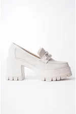 Mocassins Muggo VALENCIA pour femmes, à talon épais et bout rond, avec boucle métallique.