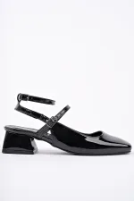 Chaussures Muggo CHOPRA à bout carré, double cambrure, bride cheville et talon bas ouvert à l'arrière