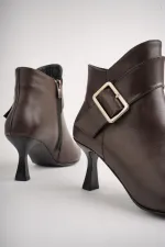 Muggo MONİCA Garantili Hakiki Deri Kemer ve Toka Detaylı Fermuarlı İnce Topuklu Kadın Bot 