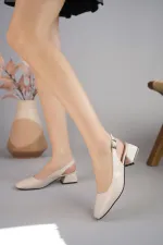 Muggo LOİS Garantili Arkası Açık Kare Burunlu Kadın Kısa Topuklu Ayakkabı