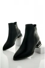 Bottes Muggo SHANE pour femmes, garanties, avec détail métallique au talon et fermeture éclair.