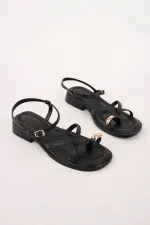 Muggo HOLİDAY Gold Metal Detaylı Parmak Arası Ayarlanabilir Kemerli Düz Kadın Sandalet