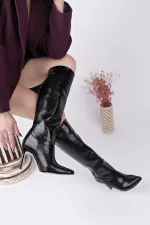 Bottes pour femmes Muggo CLARISSA à bout pointu et talon fin, motif crocodile