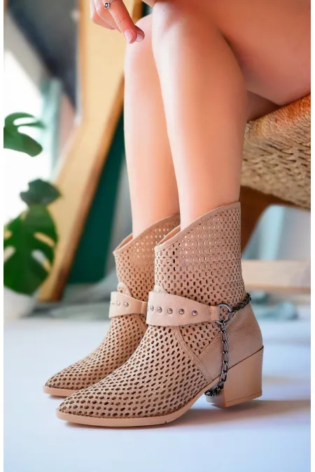 Bottes de cowboy d'été à talons pour femmes Muggo BURNING Guaranteed, ornées de chaînes découpées au laser et perforées.