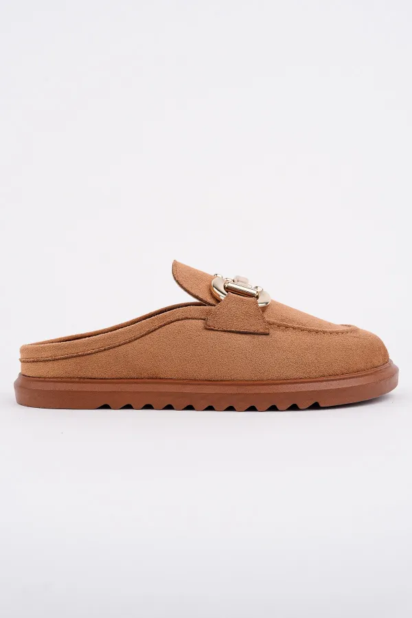 Mocassins Muggo CARLEEN en cuir suédé avec boucle dorée et bout fermé pour femmes