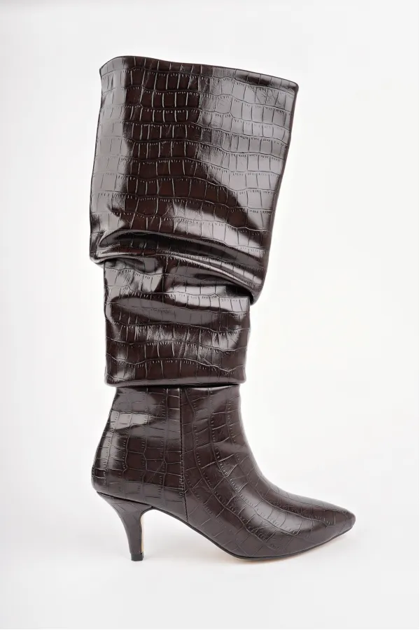 Bottes Muggo RUMBA à bout pointu, talon fin et motif crocodile froissé