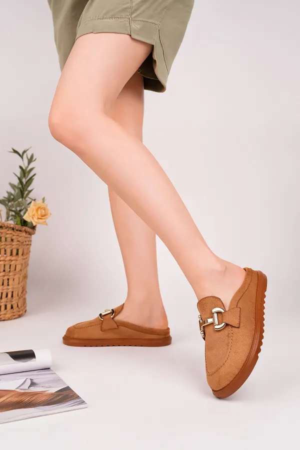 Mocassins Muggo CARLEEN en cuir suédé avec boucle dorée et bout fermé pour femmes