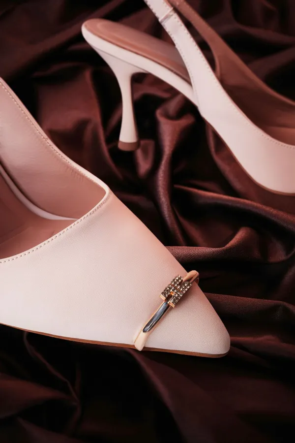 Muggo OURELİA Gold Yüzük Detaylı Sivri Burun Arkası Açık Kadın Topuklu Ayakkabı