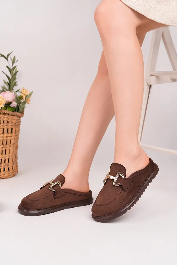 Mocassins Muggo CARLEEN en cuir suédé avec boucle dorée et bout fermé pour femmes
