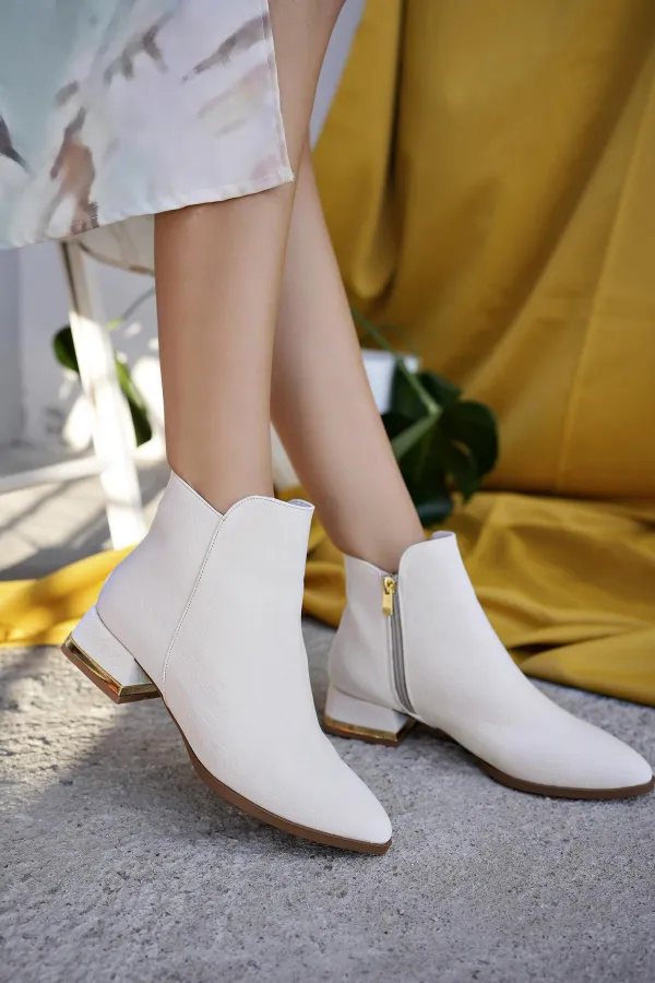 Bottes Muggo SHANE pour femmes, garanties, avec détail métallique au talon et fermeture éclair.