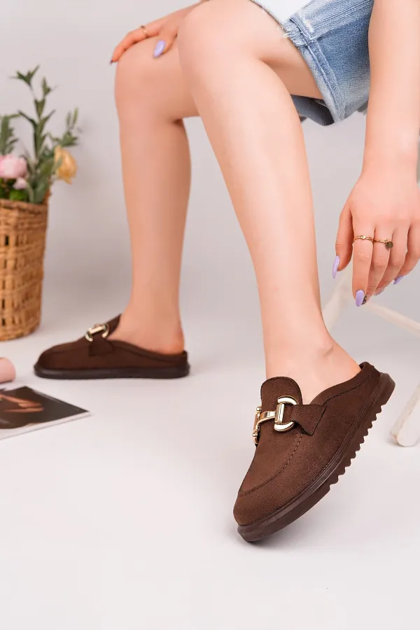 Mocassins Muggo CARLEEN en cuir suédé avec boucle dorée et bout fermé pour femmes