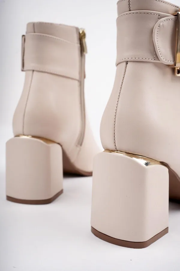 Bottes Muggo CHILY pour femmes, garanties, avec talon épais et détails de ceinture et boucle.