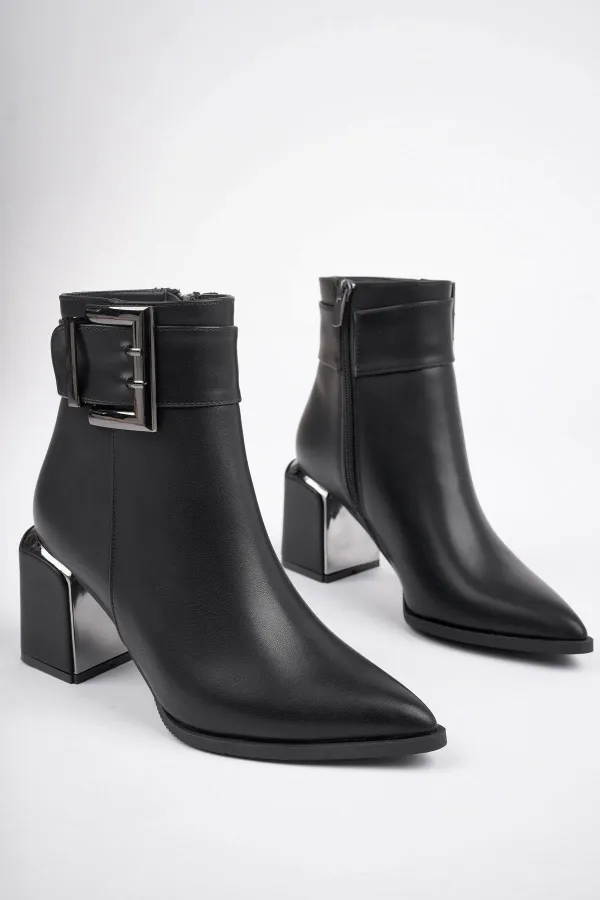 Bottes Muggo CHILY pour femmes, garanties, avec talon épais et détails de ceinture et boucle.