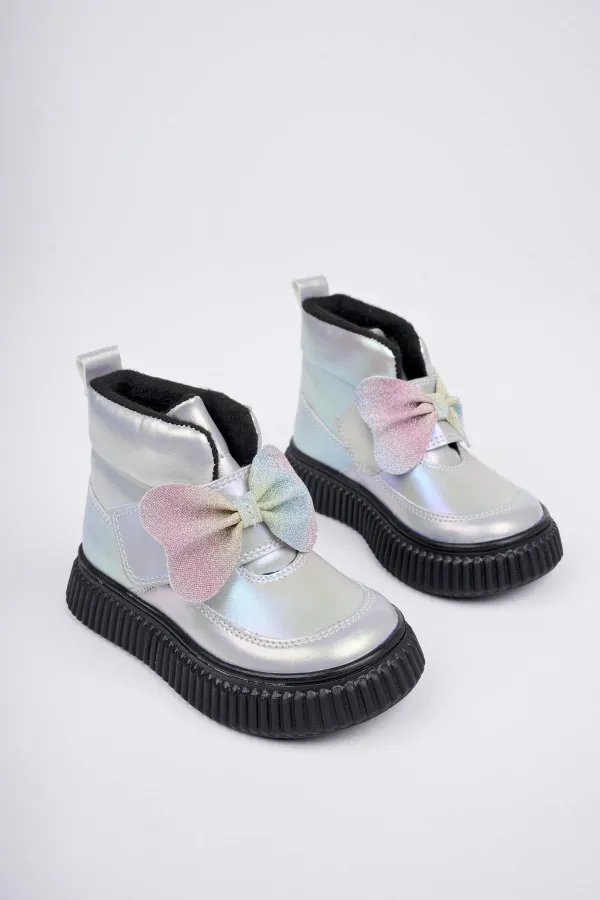 Bottes d'hiver pour enfants Muggo NIXIE, semelle antidérapante garantie, confort optimal, fermeture velcro et nœud.