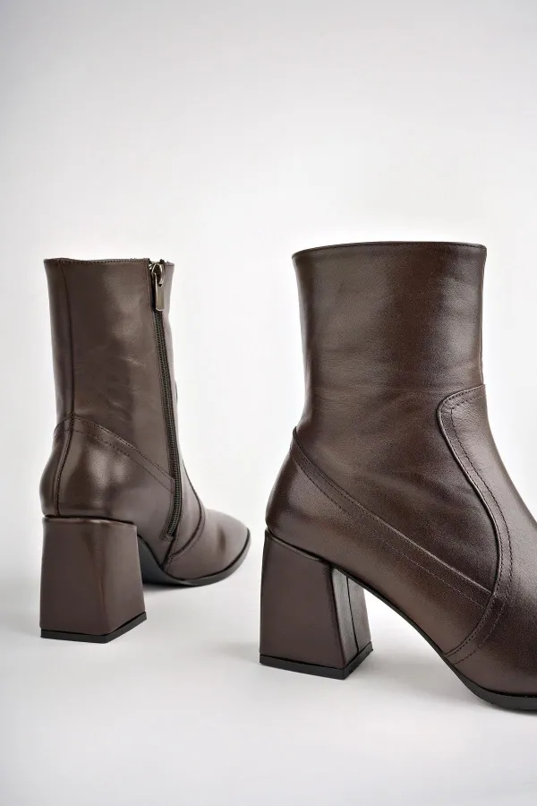 Muggo ADELA Garantili Hakiki Deri Kare Burun Fermuarlı Topuklu Kadın Bot