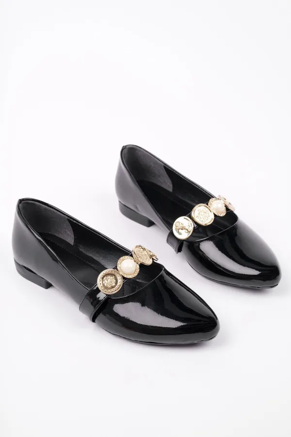 Ballerines Muggo POENA à bride unique pour femme, ornées d'une broche.