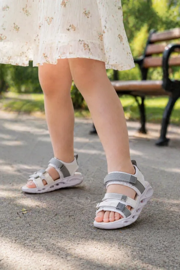 Sandales lumineuses à scratch pour filles Muggo TATU