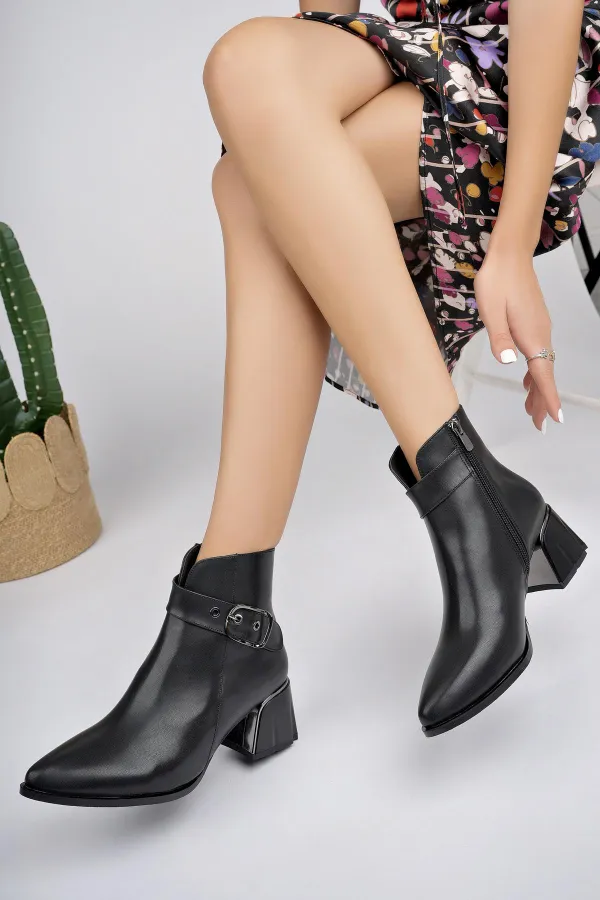 Bottes décontractées pour femmes Muggo RAISON avec ceinture et fermeture éclair, bout pointu.