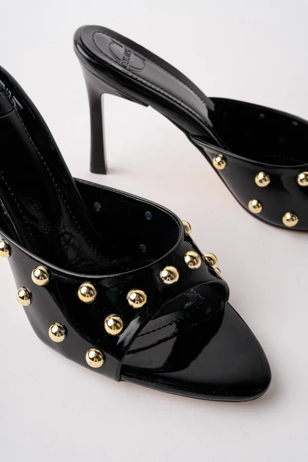 Pantoufles à talons aiguilles Muggo HELENA pour femmes, ornées de clous et de détails métalliques, à bout pointu.