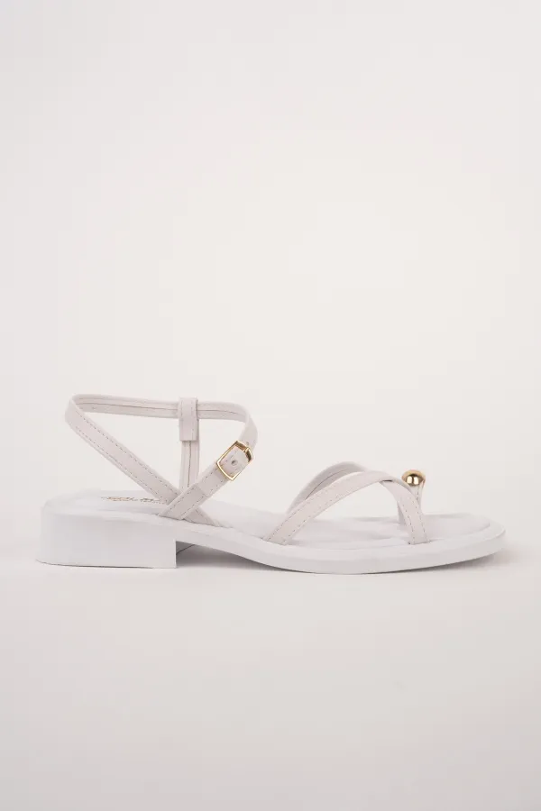 Muggo HOLİDAY Gold Metal Detaylı Parmak Arası Ayarlanabilir Kemerli Düz Kadın Sandalet