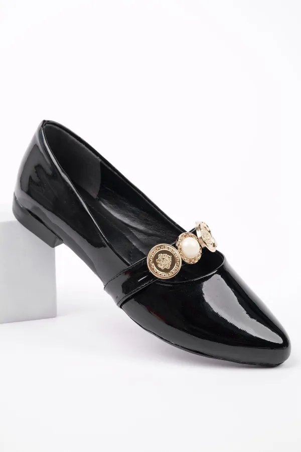 Ballerines Muggo POENA à bride unique pour femme, ornées d'une broche.