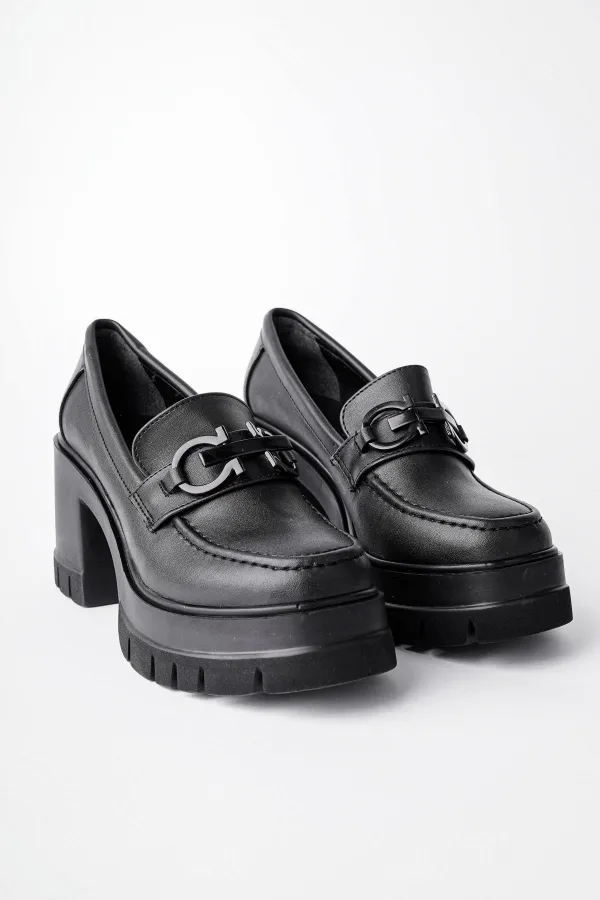 Mocassins Muggo VALENCIA pour femmes, à talon épais et bout rond, avec boucle métallique.