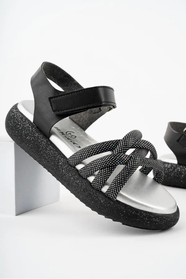 Sandales orthopédiques légères Muggo JAZZ pour filles, conçues pour un usage quotidien, avec détails tricotés et fermeture velcro.