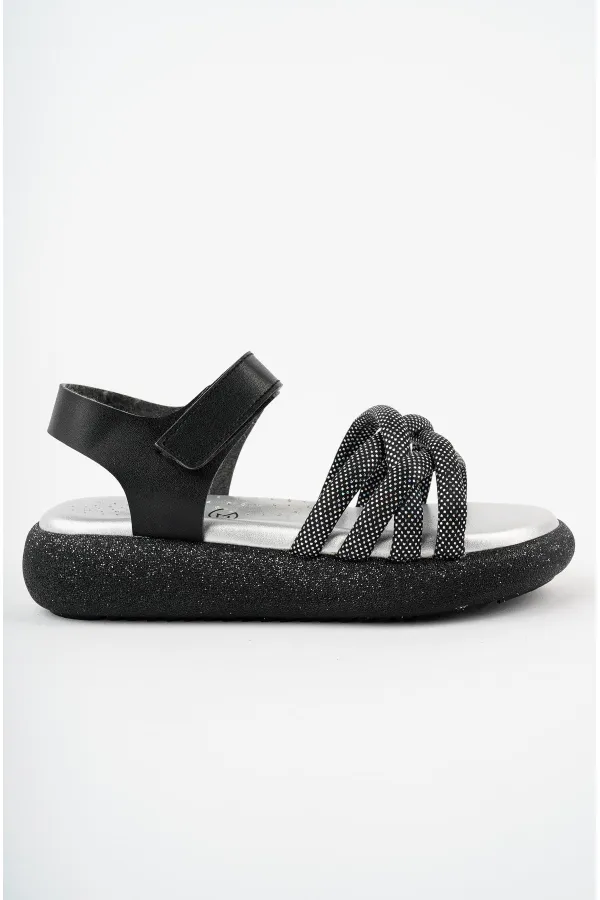 Sandales orthopédiques légères Muggo JAZZ pour filles, conçues pour un usage quotidien, avec détails tricotés et fermeture velcro.