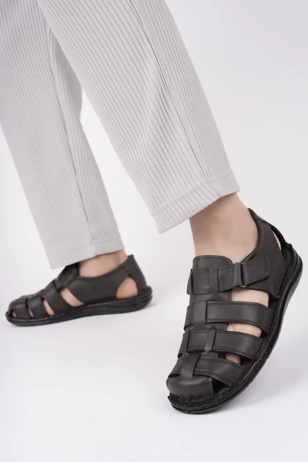 Sandales orthopédiques décontractées pour hommes Muggo Edinburgh, en cuir véritable, confortables et à semelle souple, garanties par la marque Edinburgh.