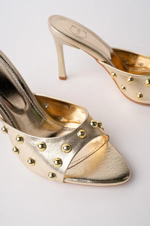 Pantoufles à talons aiguilles Muggo HELENA pour femmes, ornées de clous et de détails métalliques, à bout pointu.