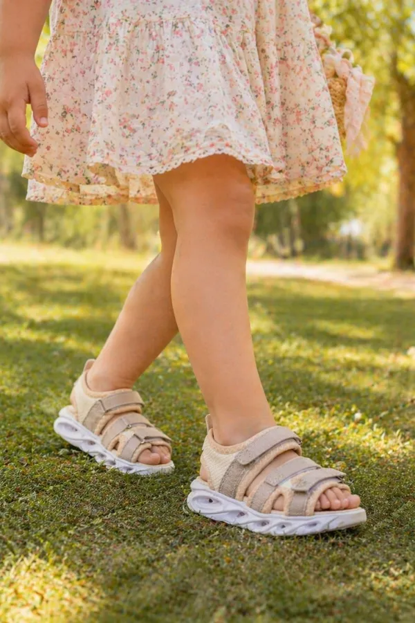 Sandales lumineuses à scratch pour filles Muggo TATU