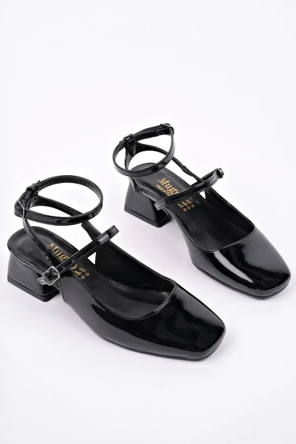 Chaussures Muggo CHOPRA à bout carré, double cambrure, bride cheville et talon bas ouvert à l'arrière