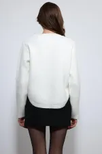 Pull en maille blanc cassé Antioch avec détails de boutons