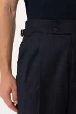 Costume technique rayé bleu marine Antioch à double boutonnage, coupe italienne, en laine mélangée.