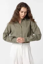 Chemise courte en popeline kaki Antioch pour femme