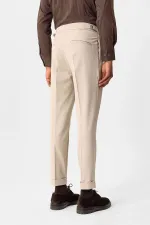 Pantalon homme Antioch beige à taille haute plissée et coupe carotte