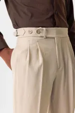 Pantalon homme Antioch beige à taille haute plissée et coupe carotte