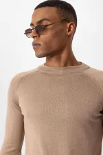 Pull en maille Antioch Mink à col rond et coupe ajustée