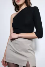 Haut Antioch noir à col asymétrique