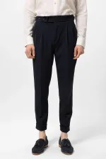 Pantalon homme Antioch bleu marine à taille haute plissée et coupe carotte