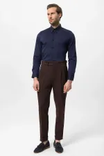 Pantalon homme Antioch marron foncé à taille haute plissée et coupe carotte