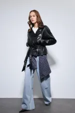 Manteau en similicuir noir à ceinture Antioch