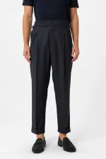 Costume technique rayé bleu marine Antioch à double boutonnage, coupe italienne, en laine mélangée.