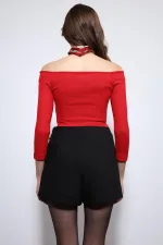 Haut Antioch rouge à épaules dénudées