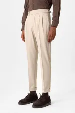 Pantalon homme Antioch beige à taille haute plissée et coupe carotte