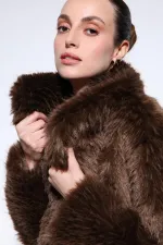 Veste en fausse fourrure Antioch Coffee pour femme