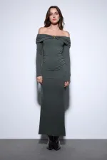 Robe Antioch kaki avec détails drapés et accessoires