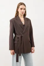 Blazer Antioch marron foncé avec ceinture pour femme